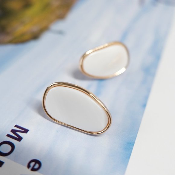 3/$35 *Bean* Shell Stud Earring - Picture 2 of 5